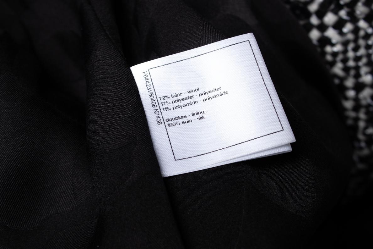 Chanel, Wool tweed sequinned coat For Sale 5