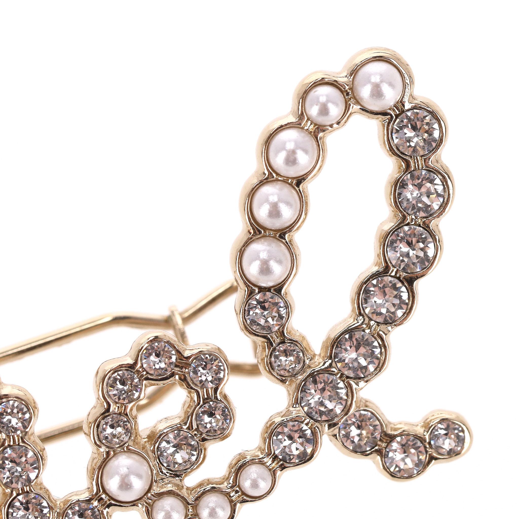 Chanel Word Logo Glass Pearl & Crystal Hair Clip In Excellent Condition For Sale In London, GB
