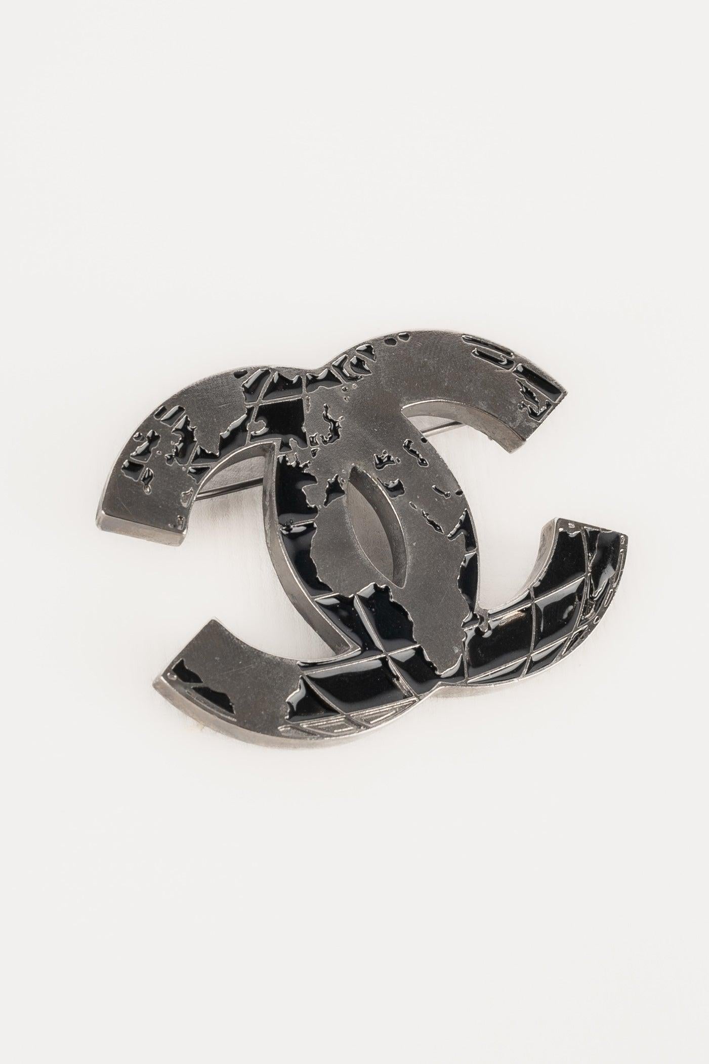 Women's Chanel World Map Dark-silvery Metal Brooch, 2013 For Sale