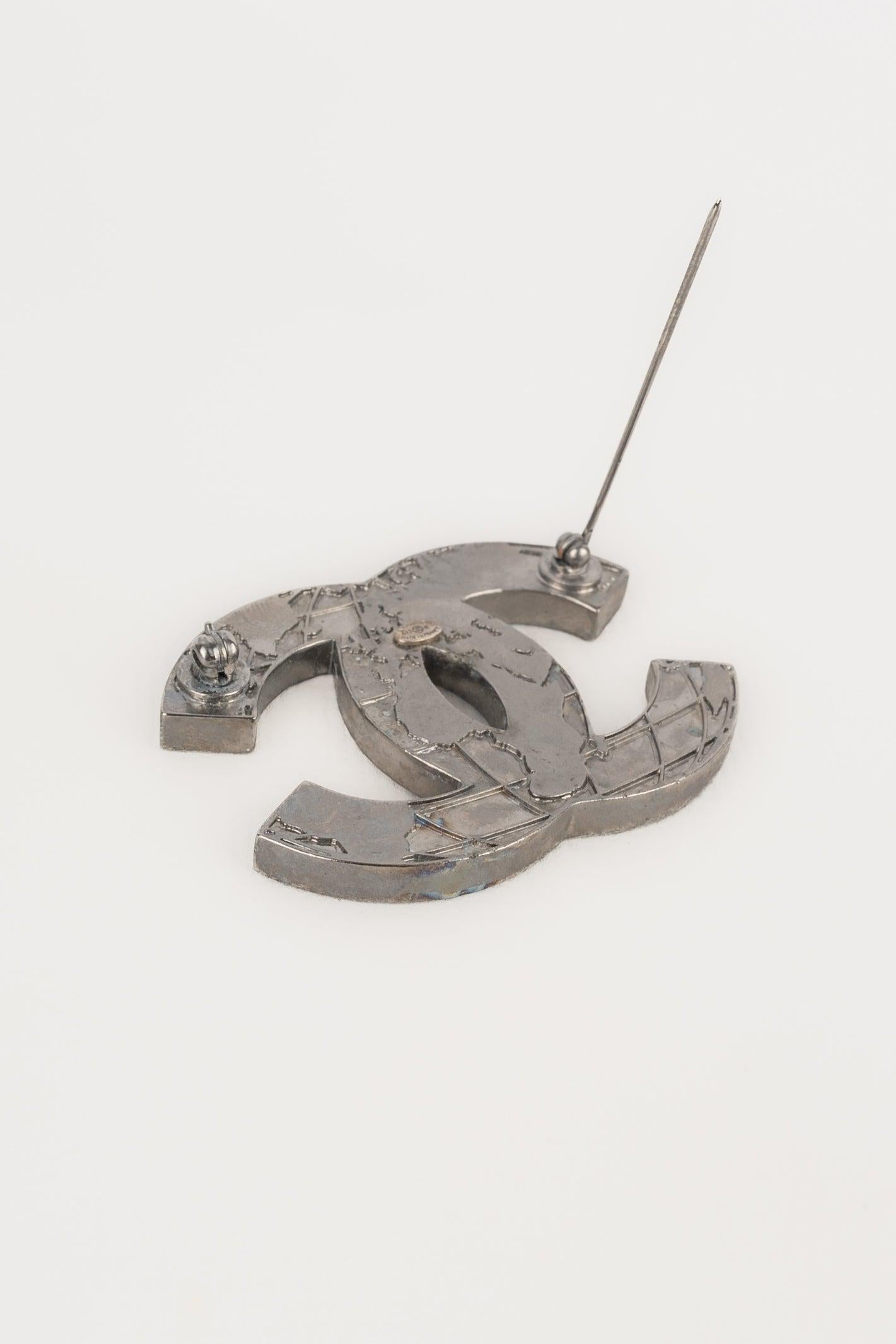 Chanel World Map Dark-silvery Metal Brooch, 2013 For Sale 3