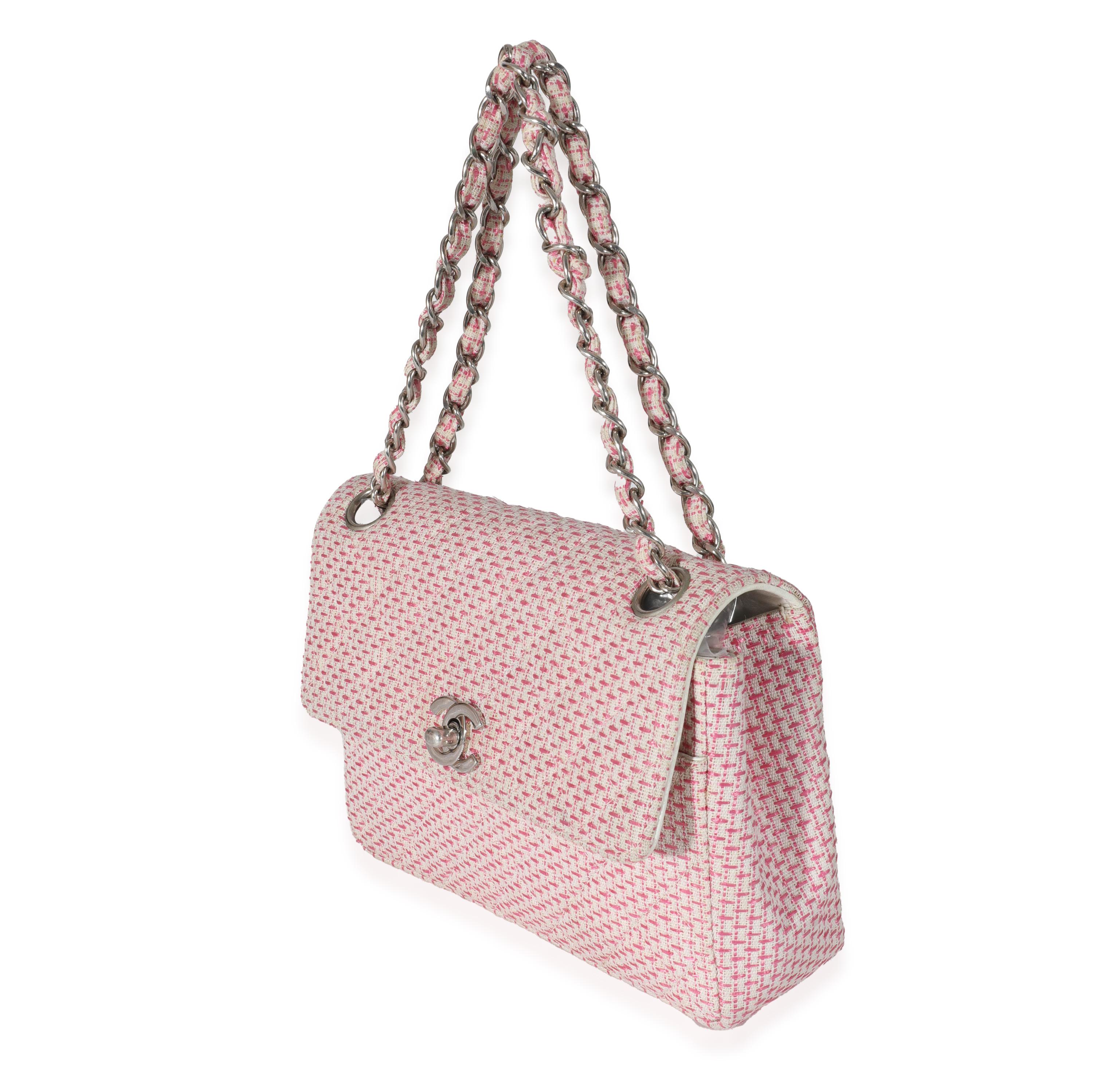 Chanel - Petit sac à rabat porté épaule CC en raphia rose et blanc tissé Excellent état - En vente à New York, NY