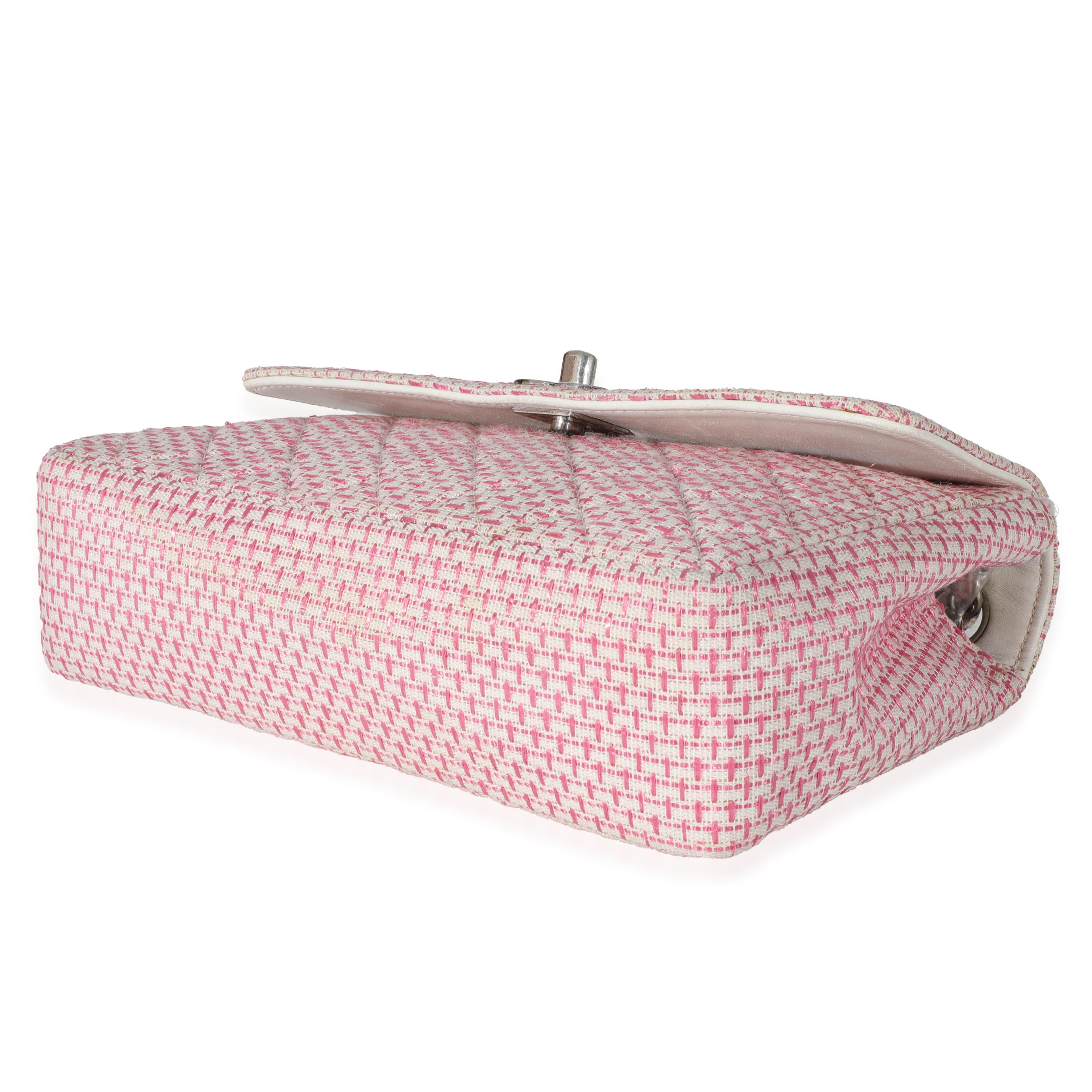 Chanel - Petit sac à rabat porté épaule CC en raphia rose et blanc tissé Pour femmes en vente