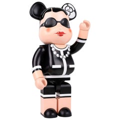 Figure de jouet ours décoratif noir et blanc en édition limitée Chanel x Medicom Kubrick