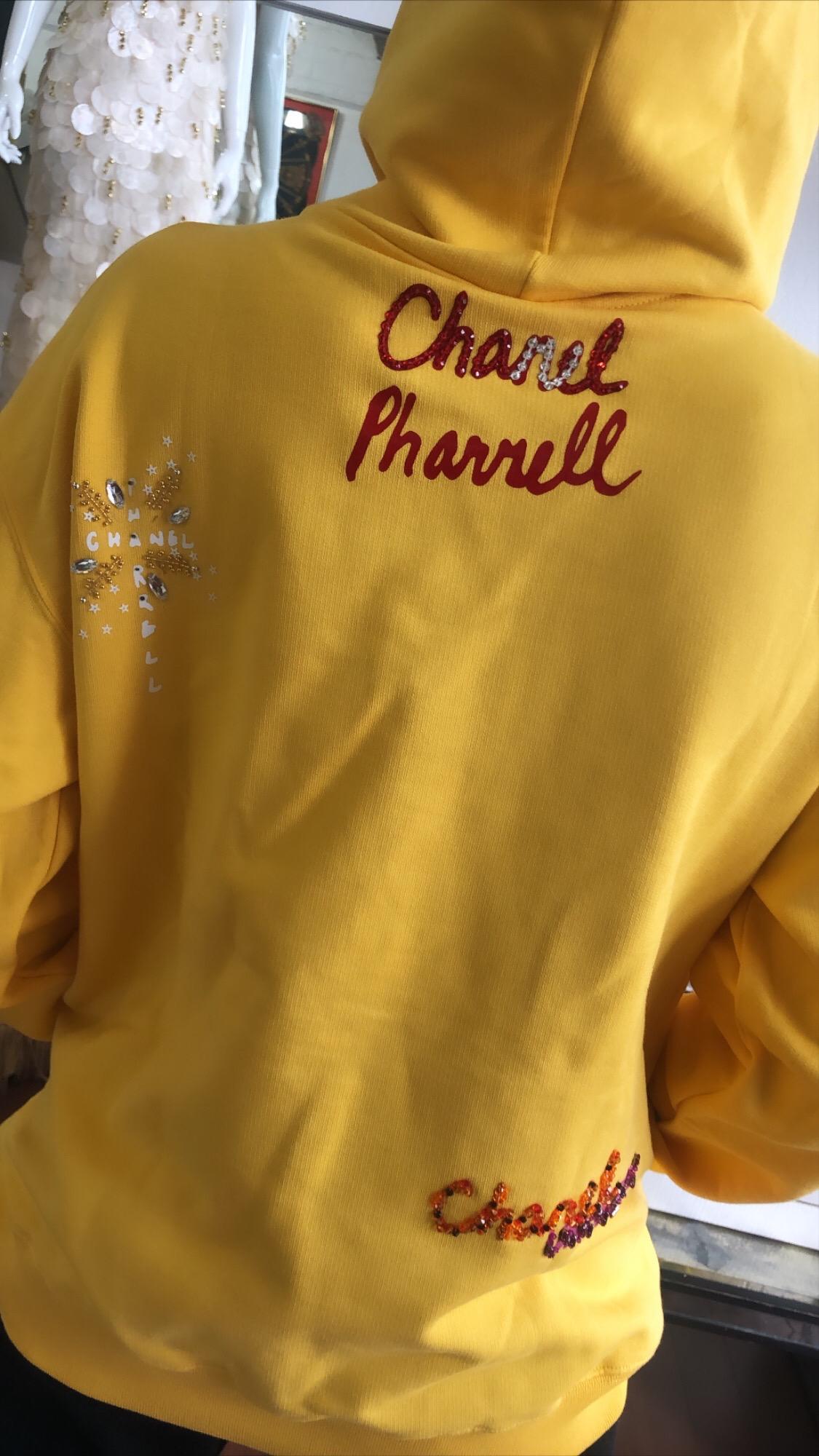 Chanel x Pharrell 2019 Chanel Appliqué Sunflower Yellow Hoodie  For Sale 1
