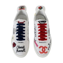 Chanel X Pharrell 2019 Weißer Graffiti-Low-Top-Schnürsneaker