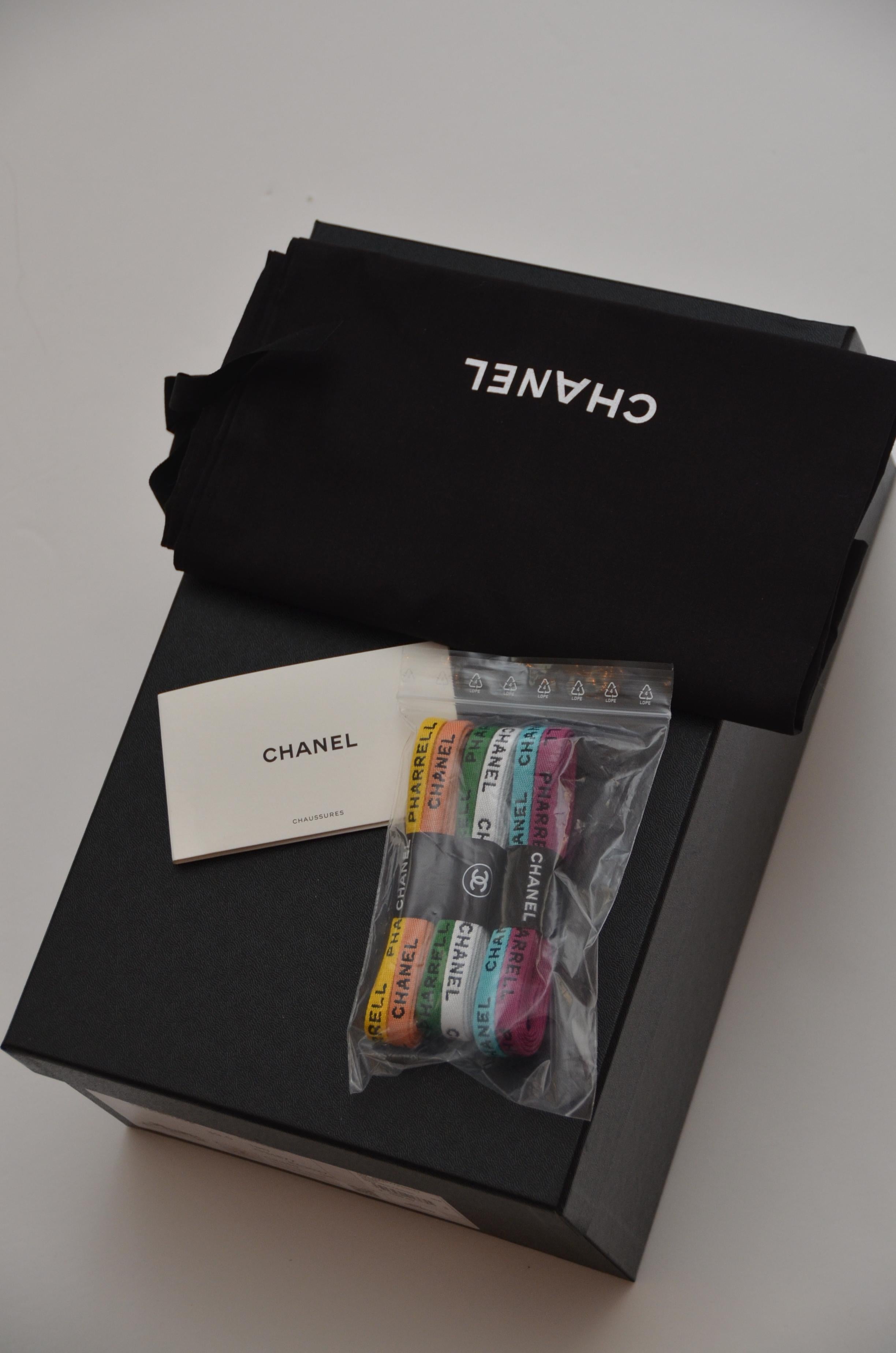  Chanel x Pharrell Capsule Collection Baskets en toile Taille 39.5 Femme NEW Unisexe 