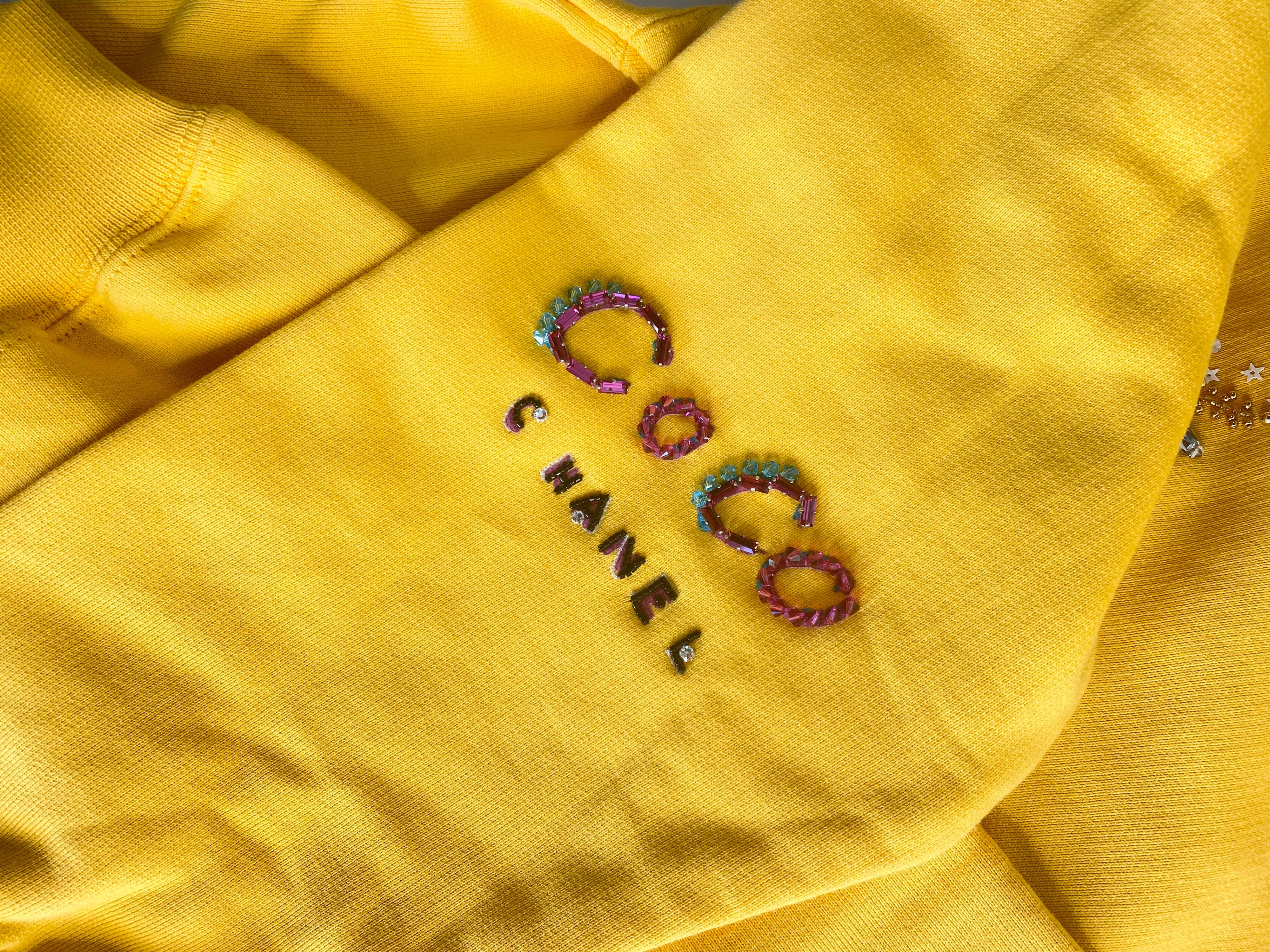 Chanel x Pharrell - Veste à capuche jaune tournesol appliqué, 2019  Neuf - En vente à Scottsdale, AZ
