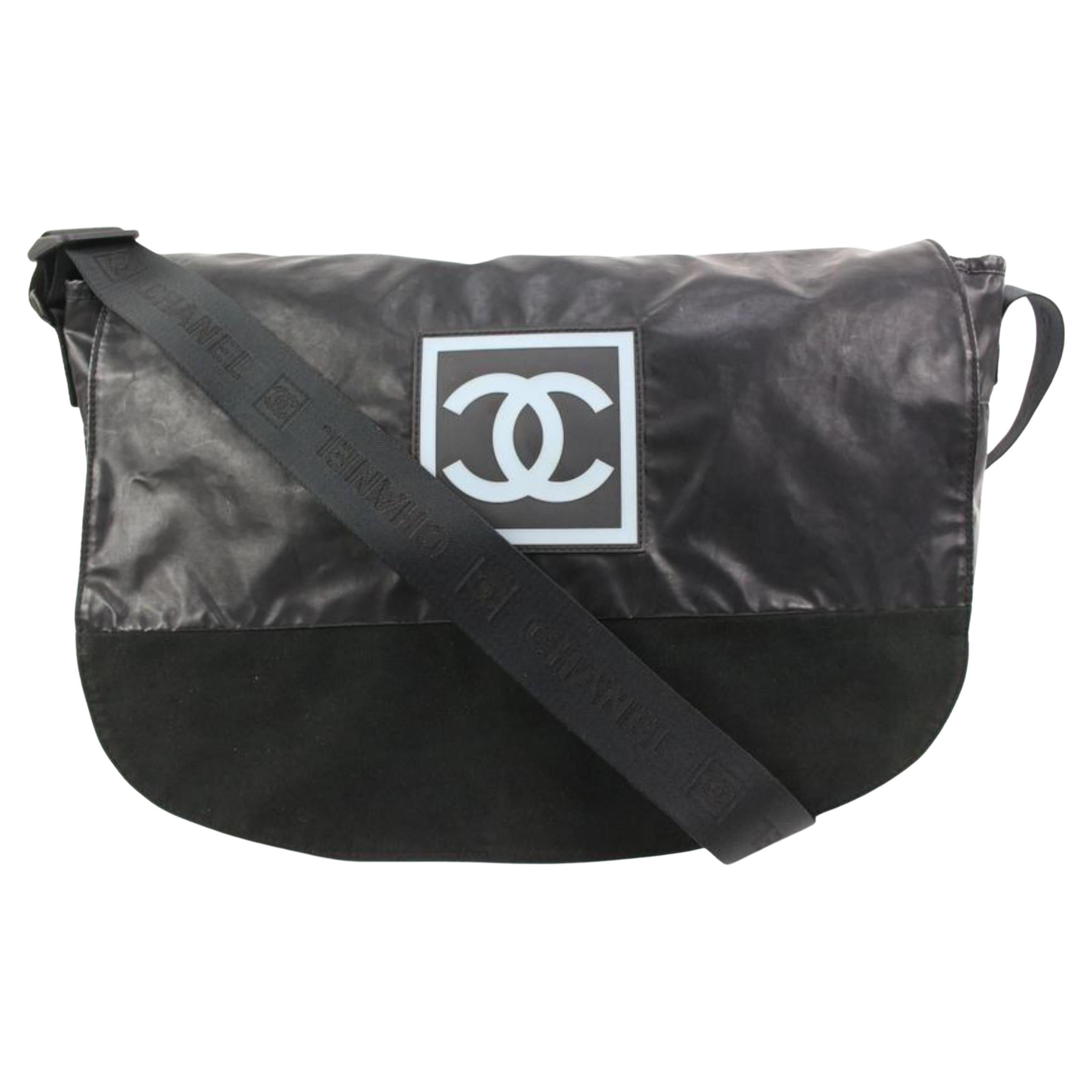 Crossbody Messenger Bag Chanel - 616 For Sale on 1stDibs