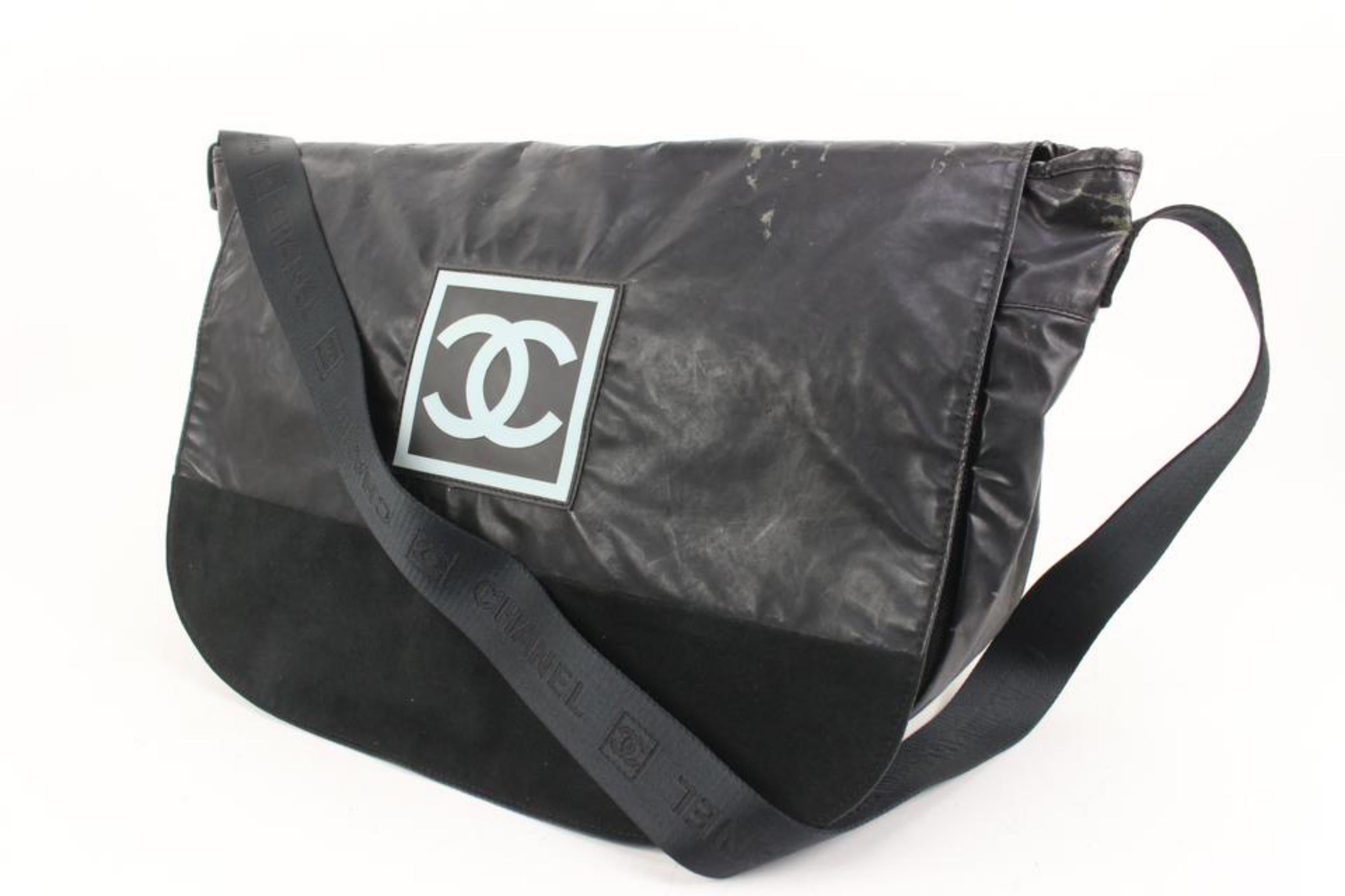 Chanel XL Black Sports Logo Messenger Bag 92cz418s
Code de date/Numéro de série : 8610376
Fabriqué en : Italie
Mesures : Longueur :  18.5