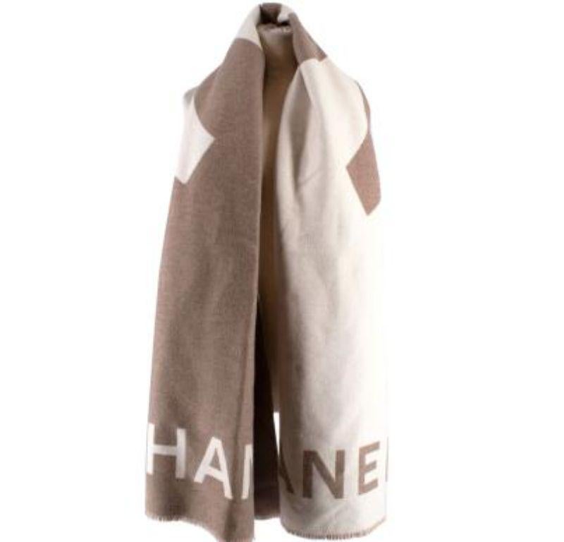 Chanel XL CC Reversible Beige and Brown Cashmere Shawl In Excellent Condition For Sale In London, GB
