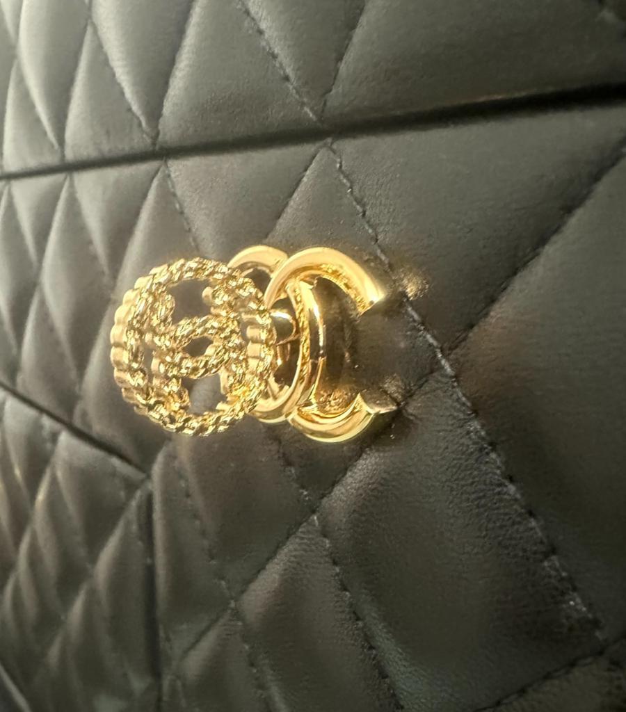 Chanel XL Leder Diamant gesteppte Schmucktruhe mit goldenen Schlüsseln und Aufbewahrungsbox im Angebot 9