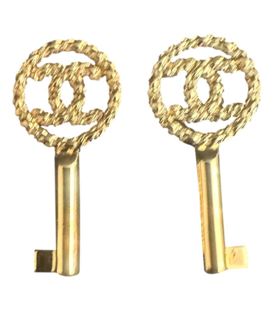 Coffre à bijoux Chanel XL matelassé avec clés et boîte de rangement en or en vente 11