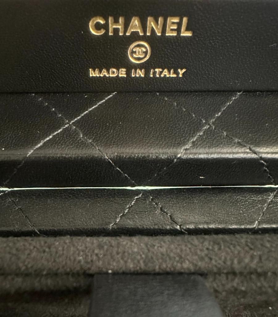 Chanel XL Leder Diamant gesteppte Schmucktruhe mit goldenen Schlüsseln und Aufbewahrungsbox im Angebot 12