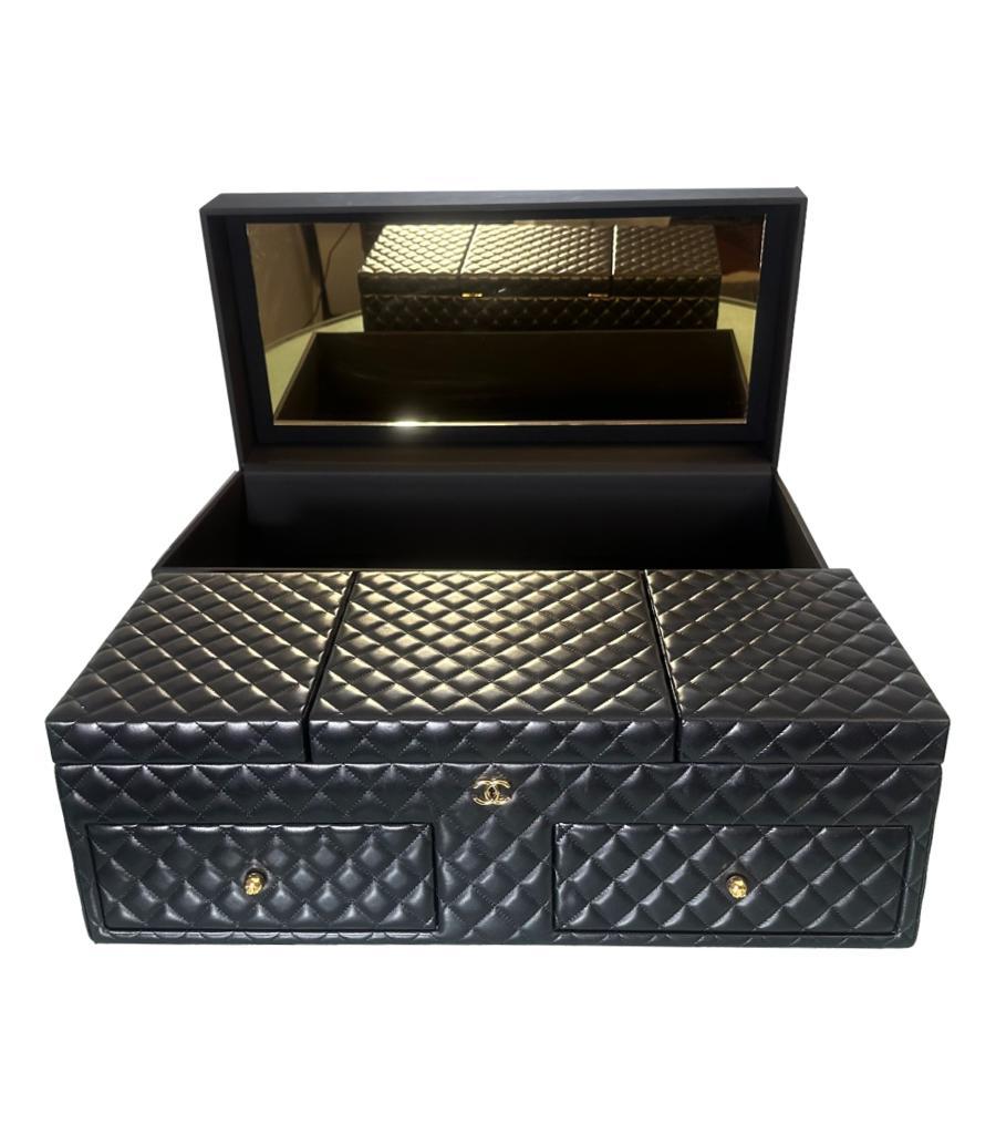 Chanel XL Leder Diamant gesteppte Schmucktruhe mit goldenen Schlüsseln und Aufbewahrungsbox im Angebot 2