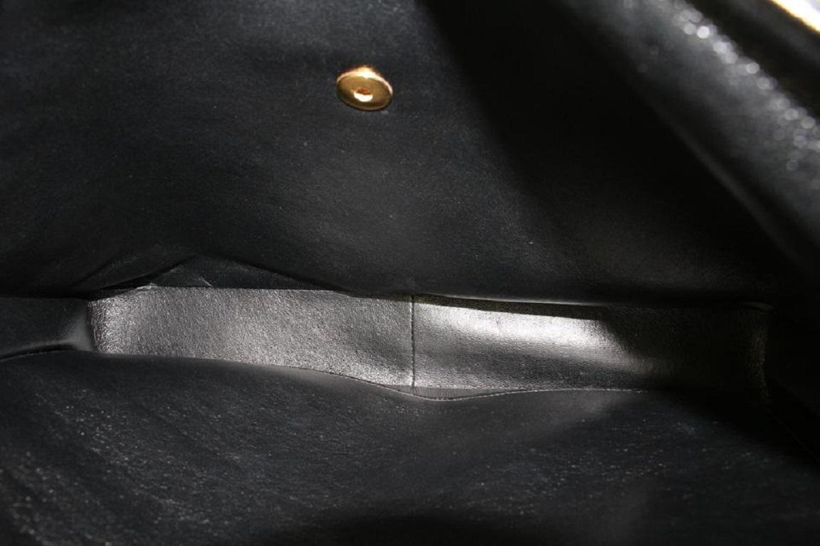 Chanel XL Maxi - Sac à rabat unique en cuir verni matelassé noir 92ca66 Bon état - En vente à Dix hills, NY