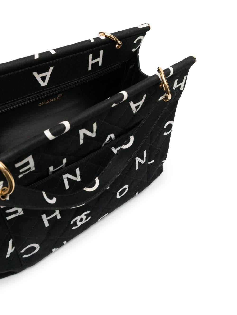 Chanel XL Shopper Tote Letras Logotipo Intemporal en venta 8