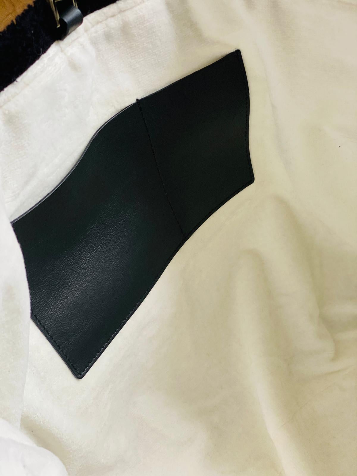Bolsa de playa Chanel XL de rizo de algodón blanco y negro con asa superior en venta 1