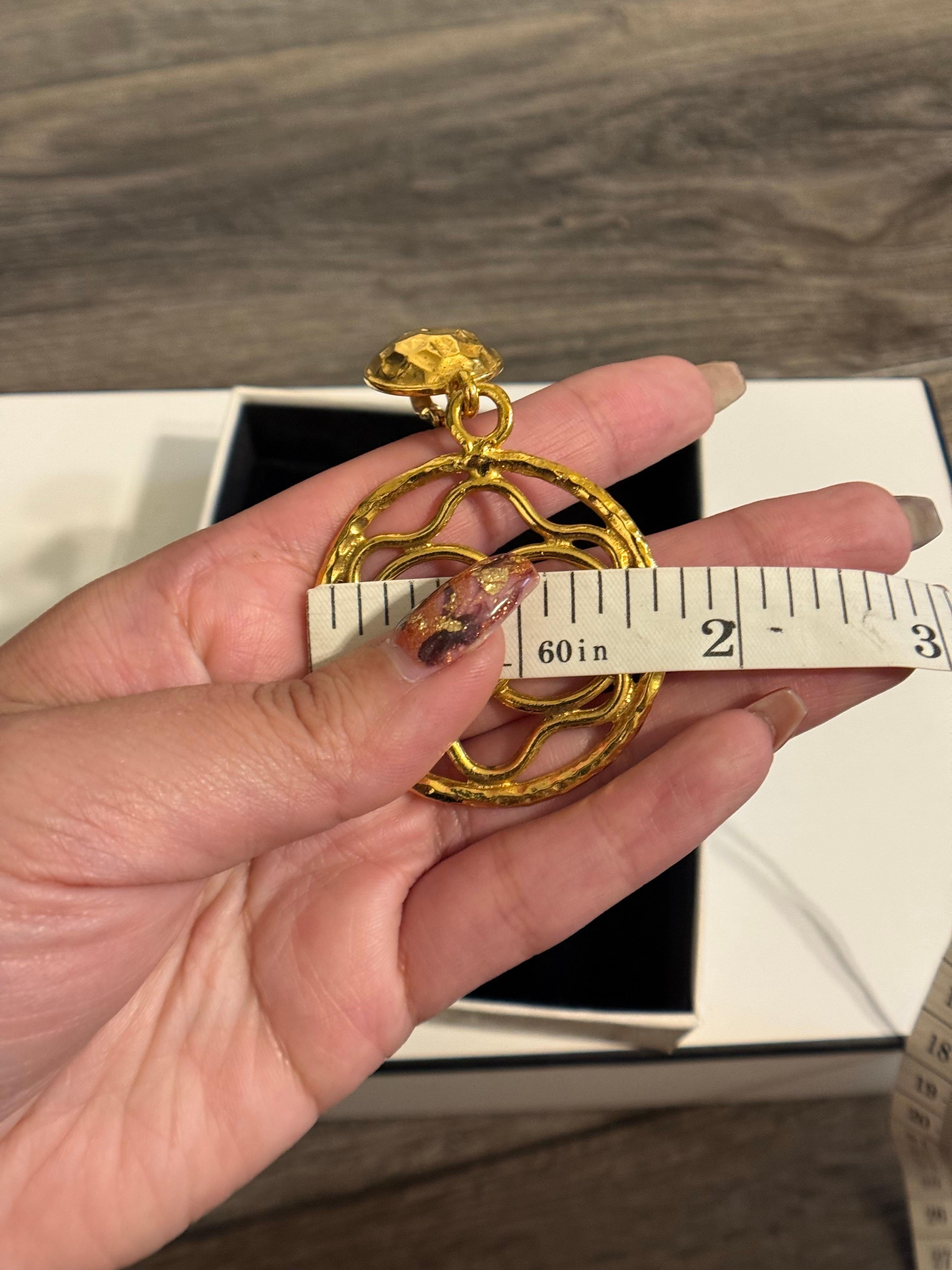 Chanel XL Vintage Gold CC Dangle Clip On Statement-Ohrringe im Angebot 3