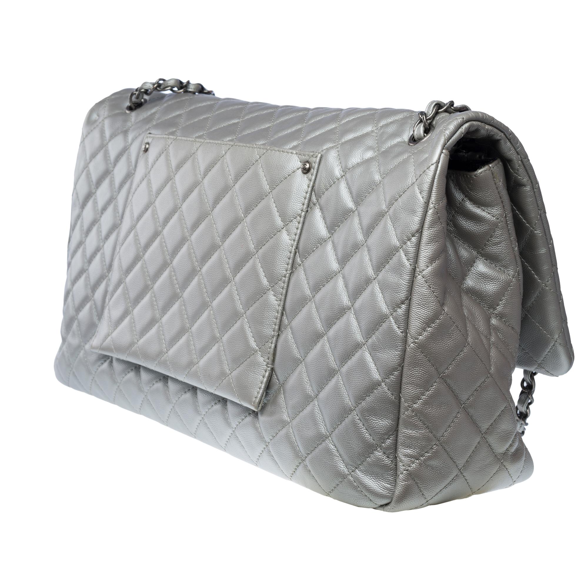 Women's Chanel XXL Airlines shoulder bag in quilted silver caviar leather For Sale