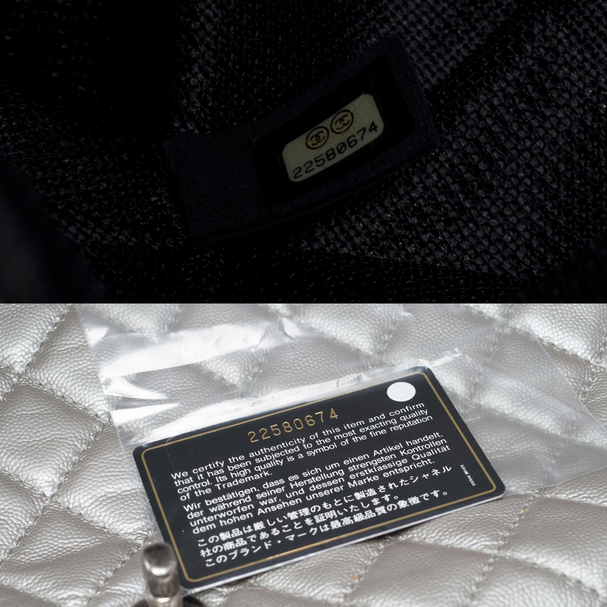 Chanel XXL Airlines shoulder bag in quilted silver caviar leather For Sale 2