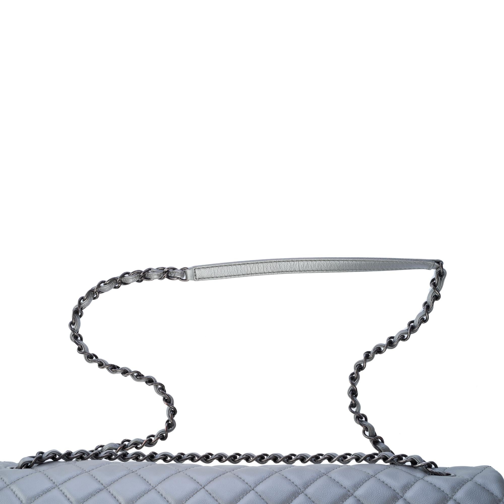 Chanel XXL Airlines shoulder bag in quilted silver caviar leather For Sale 4