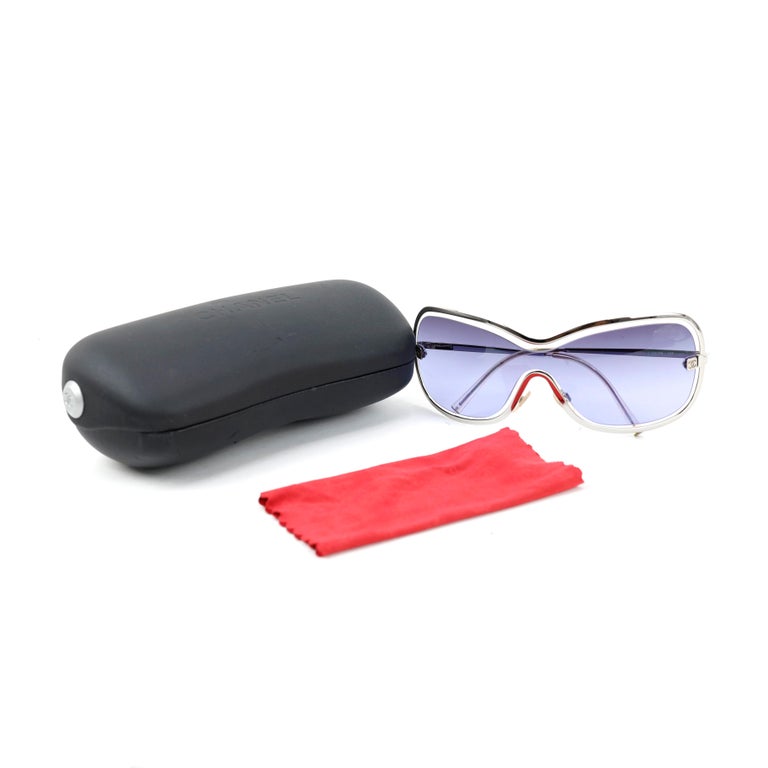 Chanel Y2K Mask Sunglasses at 1stDibs display picture 1