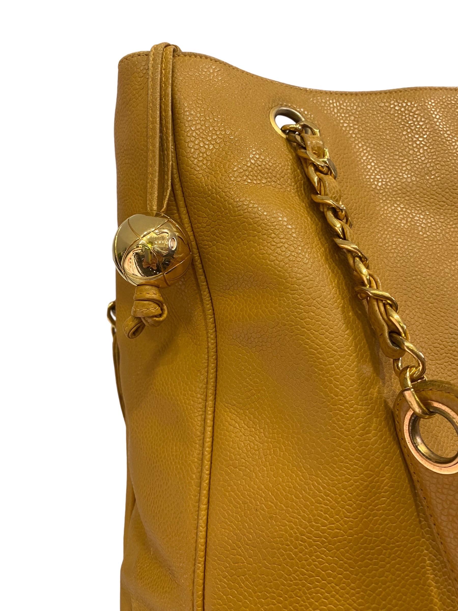 Chanel Yellow Big Tote Shoulder Bag Vintage  In Good Condition In Torre Del Greco, IT