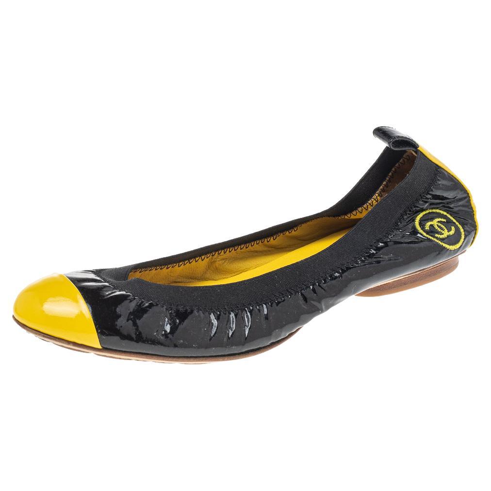 Chanel Yellow/Black Patent And Leather CC Ballerina Flats Size 37