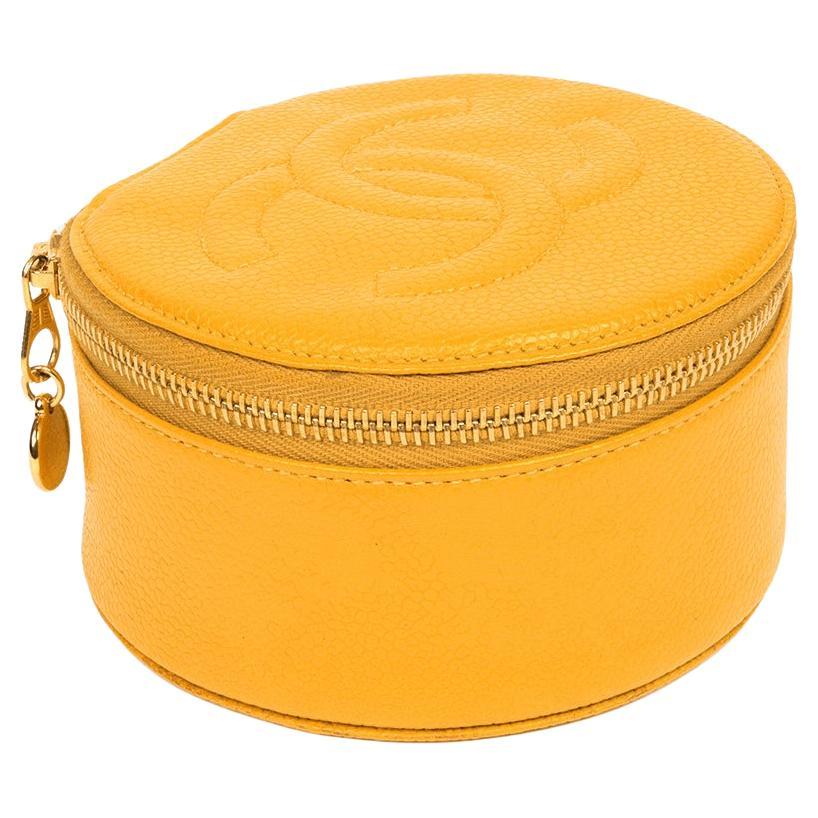 Portagioie senza tempo in pelle di caviale giallo Chanel