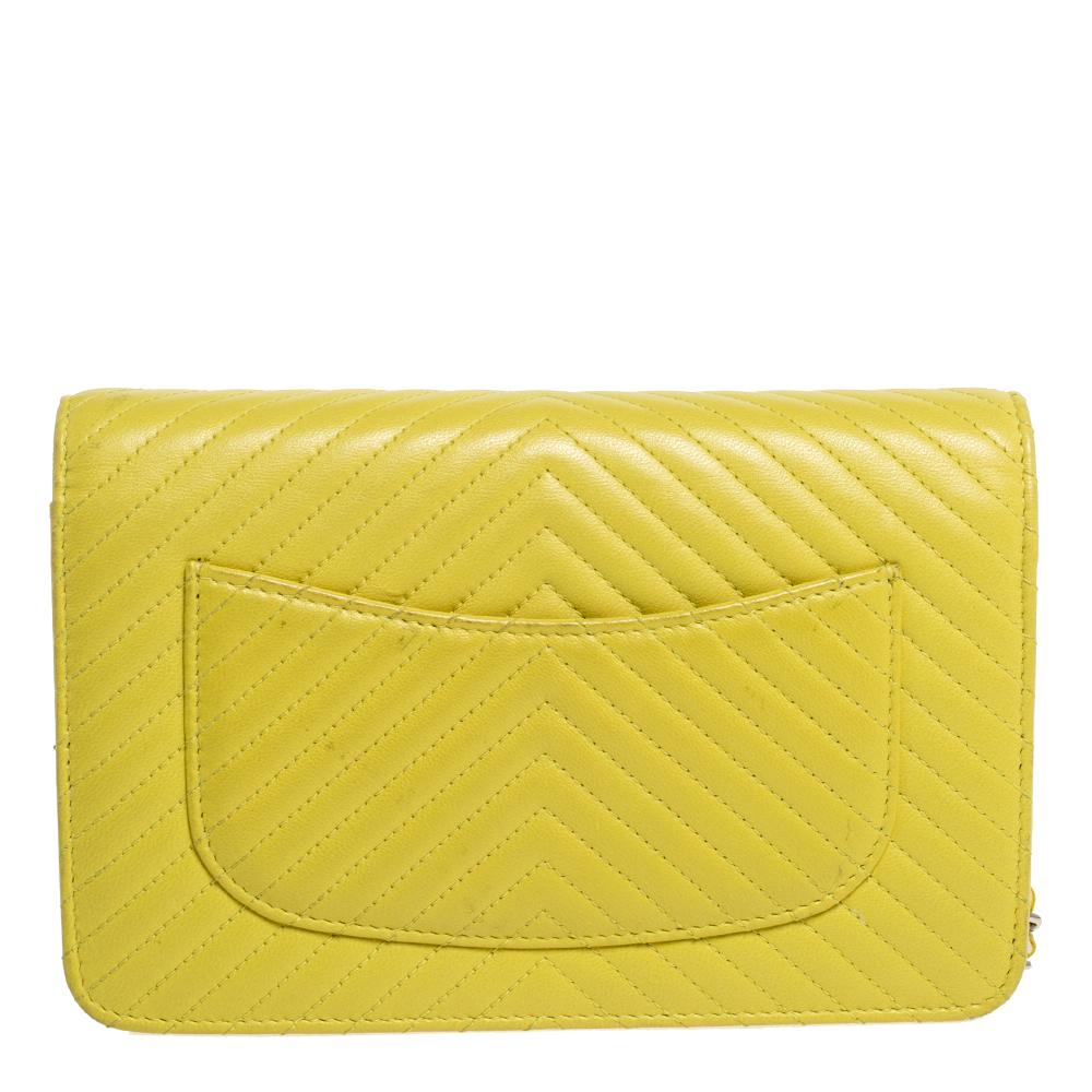 This Wallet on Chain creation from the house of Chanel will be your most-loved fashion asset! Skilfully crafted in Italy, the wallet is made from chevron leather in a yellow shade accented by a long silver chain and features the CC logo on the front