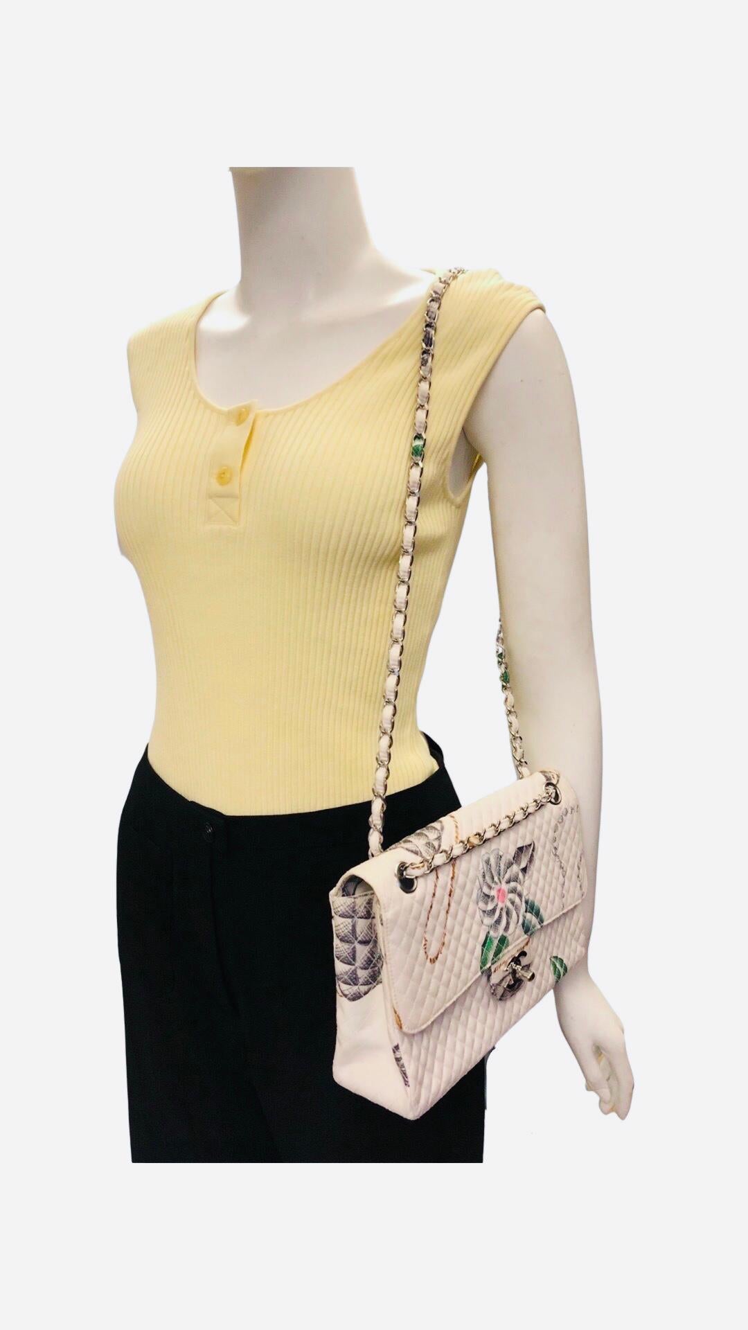 Jaune Top sans manches en coton jaune Chanel  en vente