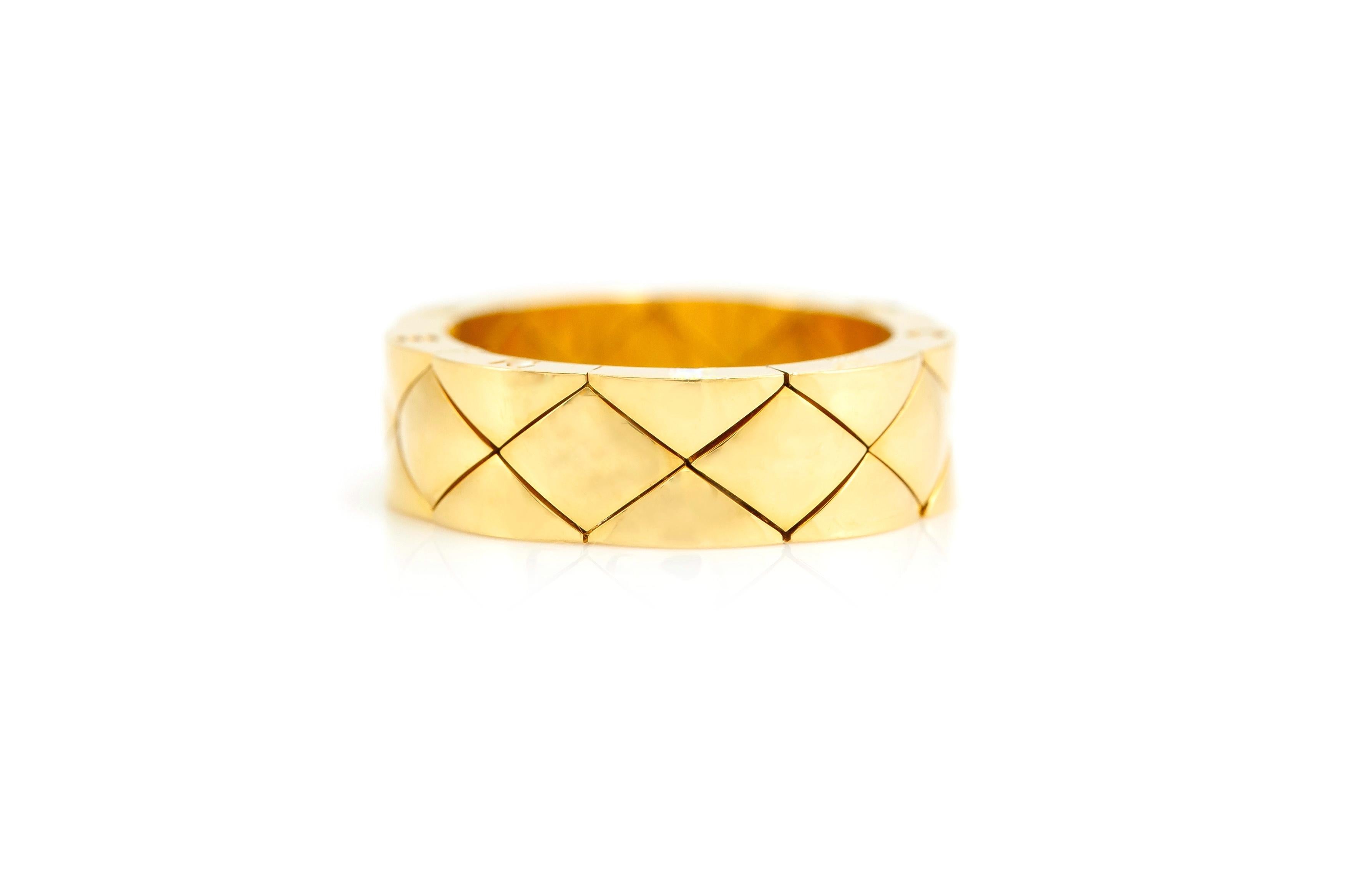 Finely crafted in 18k yellow gold.
Signed by Chanel
Size 8 3/4, 7.05mm wide