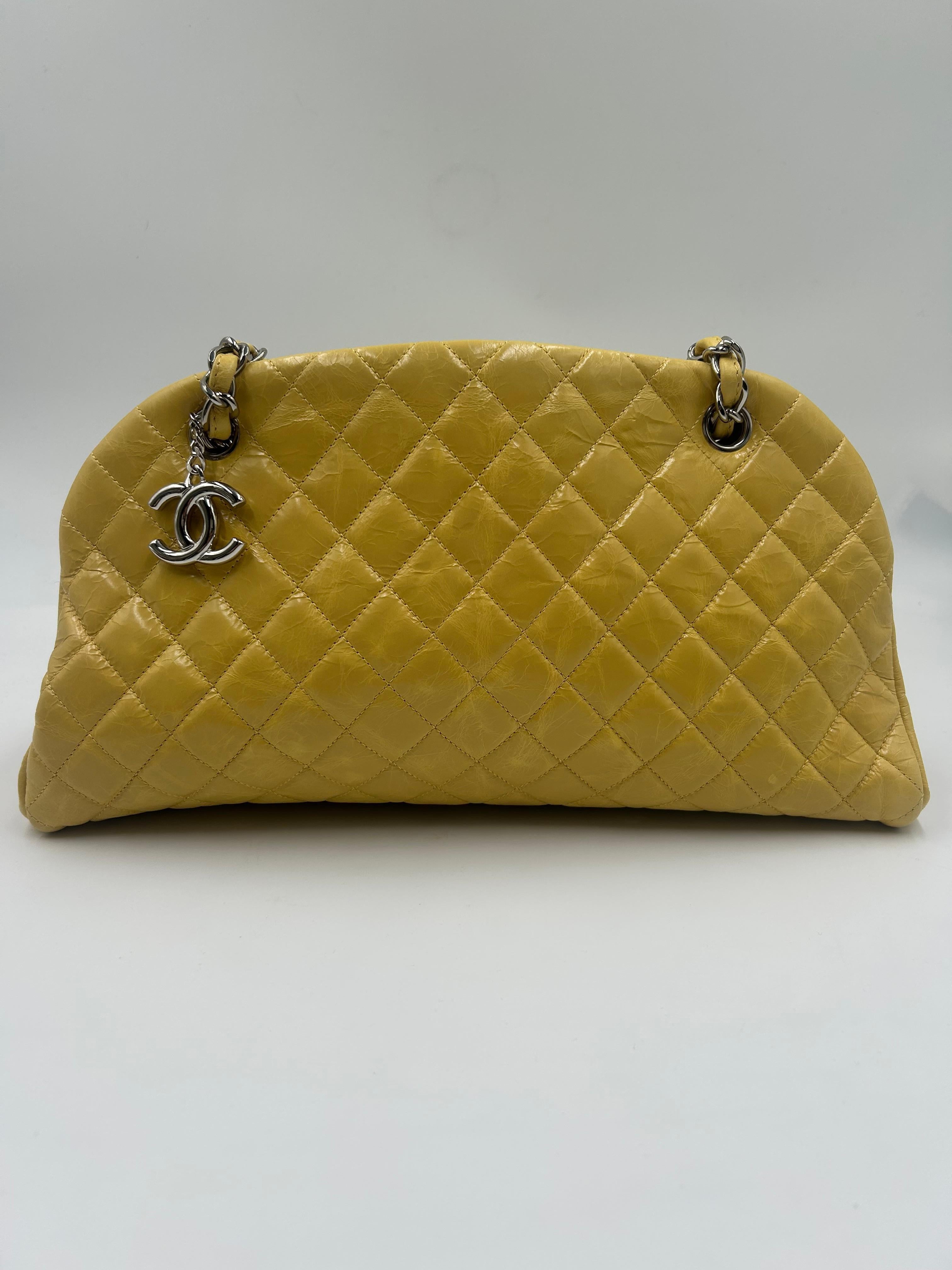 Chanel Bolso Amarillo Just Mademoiselle 2011 en Bueno estado para la venta en Palm Beach, FL