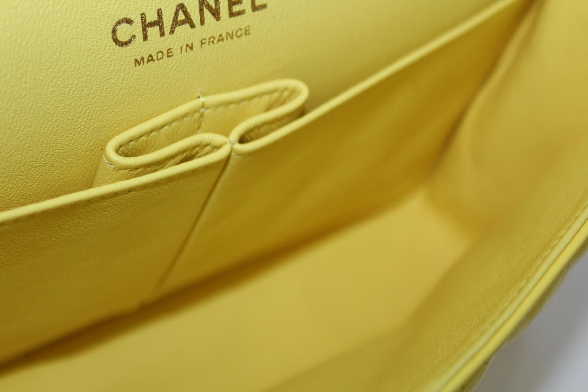 Chanel Yellow Lambskin Leather 2.55 Double Flap Bag In Good Condition In Torre Del Greco, IT