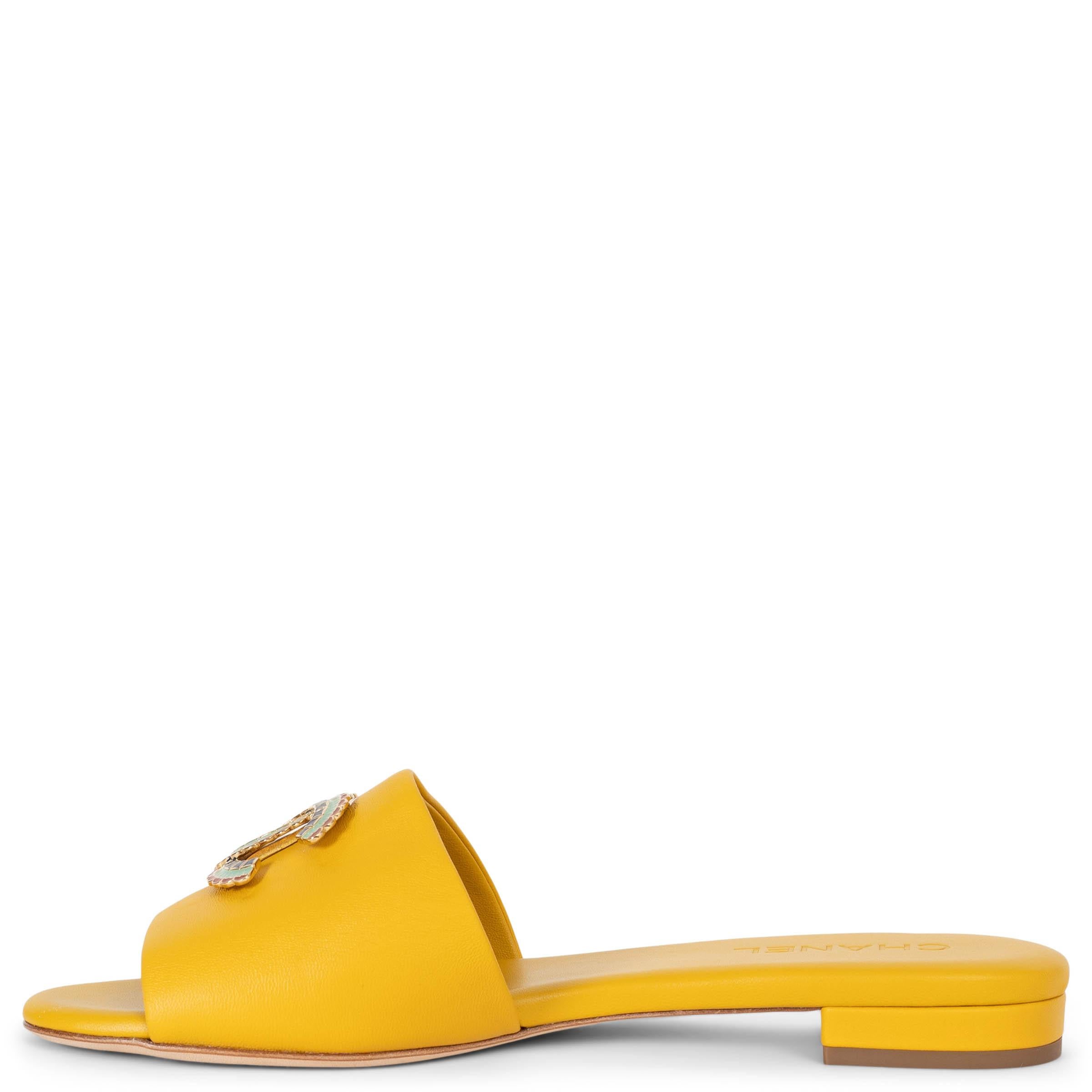 Yellow CHANEL yellow leather 19A NEW YORK EMBELLISHED Slide Sandals Shoes 41 fit 40 For Sale