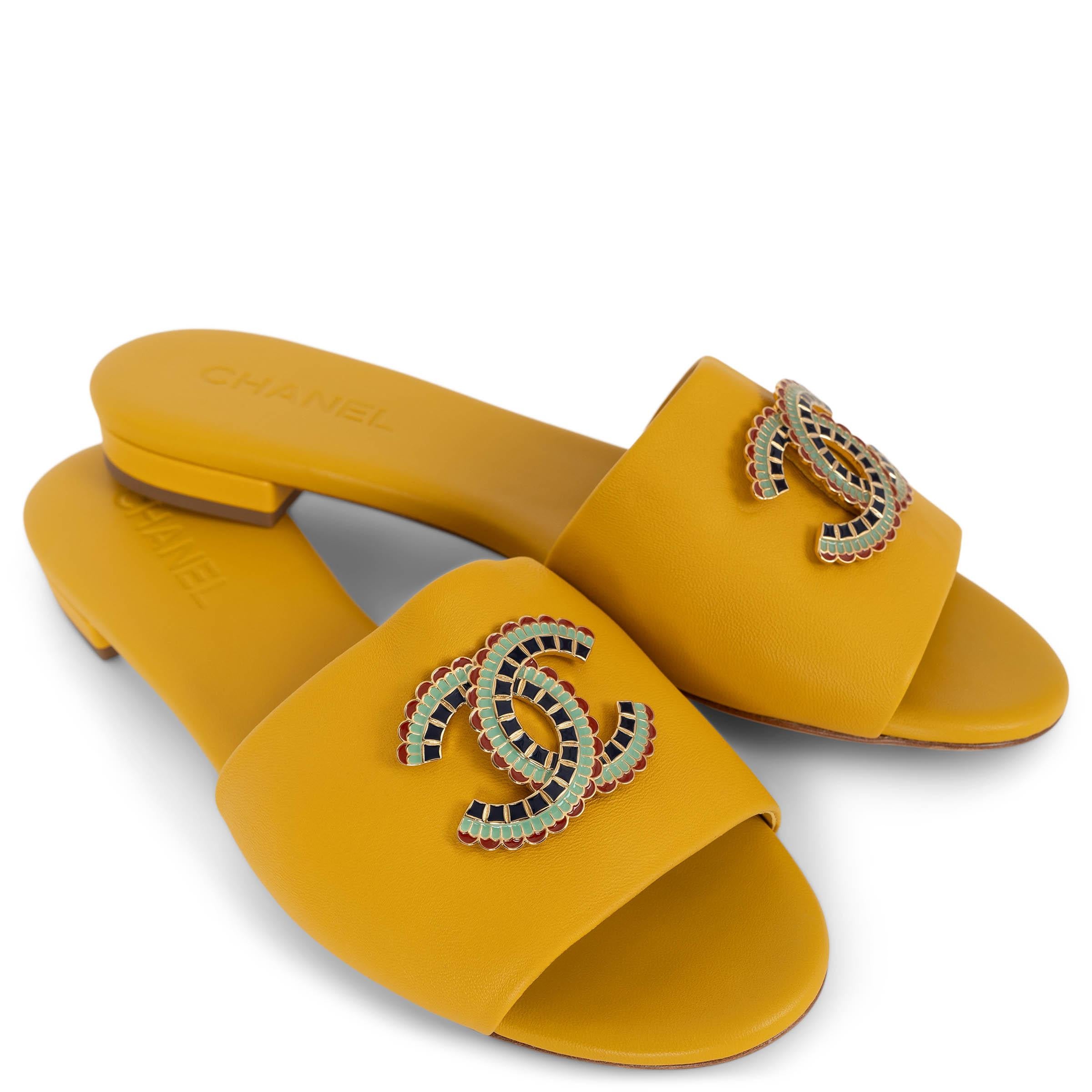 CHANEL yellow leather 19A NEW YORK EMBELLISHED Slide Sandals Shoes 41 fit 40 For Sale 2