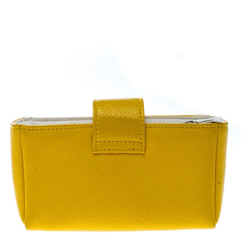 This sophisticated iPhone 5 case from Bottega Veneta weaves luxury with utility. Crafted in yellow-colored leather, this case will keep your mobile secure. It features the iconic CC logo detailed on the snap button closure and has a suede lining.