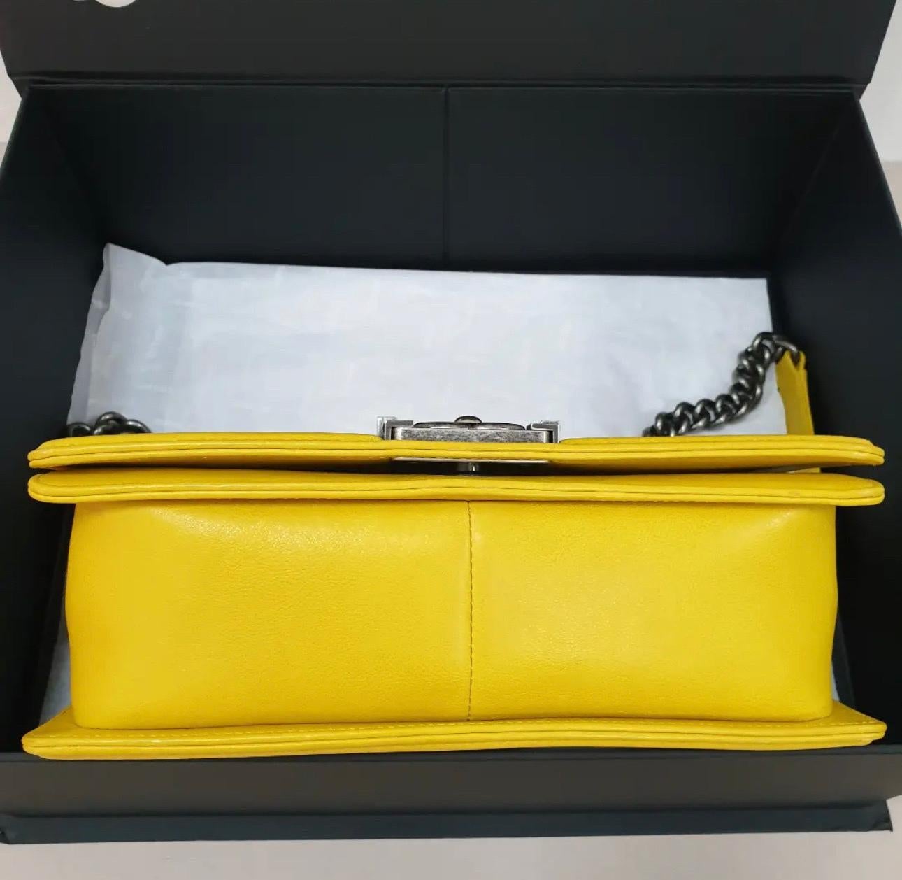 Chanel medium boy bag in yellow leather with ruthenium hardware. 
Height: 6 in (15.24 cm)
Width: 3.5 in (8.89 cm)
Length: 10 in (25.4 cm)
Very good condition.
No box. No dust bag