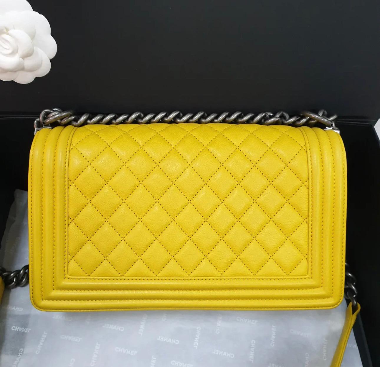 Chanel Yellow Leather  Medium Boy Bag In Good Condition In Krakow, PL
