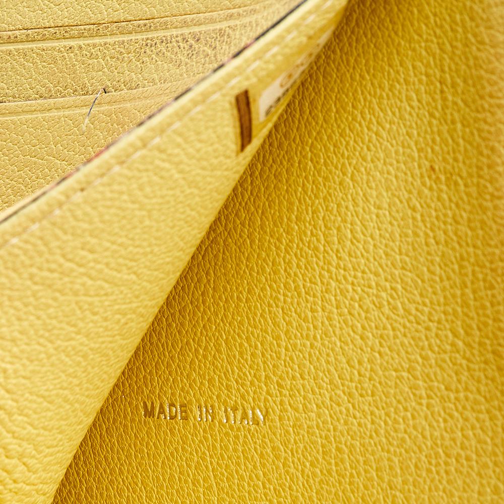 Chanel Gelbes Leder Portemonnaie mit dreifachem Umschlag im Angebot 4