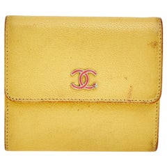 Portafoglio Trifold in pelle gialla Chanel