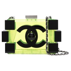 Gelbe Lego-Clutch von Chanel mit silbernem Kettenriemen