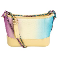 CHANEL gelb, rosa, blau 2019 CRUISE PYTHON GABRIELLE SMALL HOBO Tasche