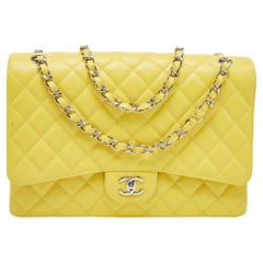 Chanel Gelbe gesteppte Maxi Classic Single Flap Bag aus Leder in Kaviar