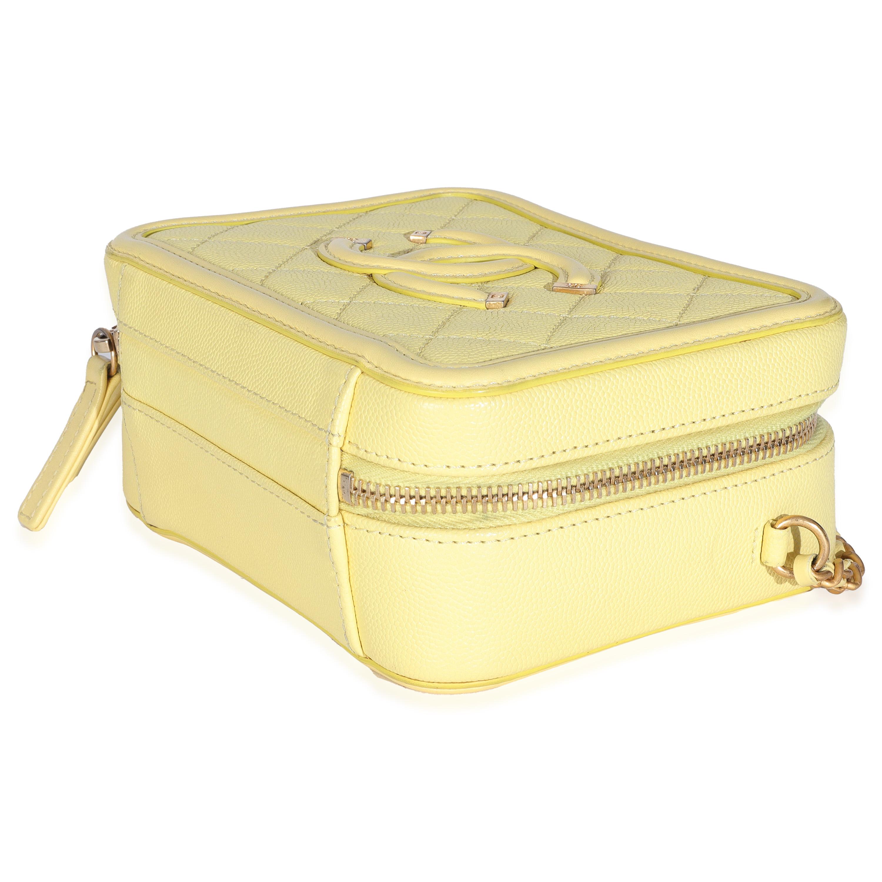 Chanel Jaune Caviar matelassé Petit CC Filigrane Vanity Case en vente 1