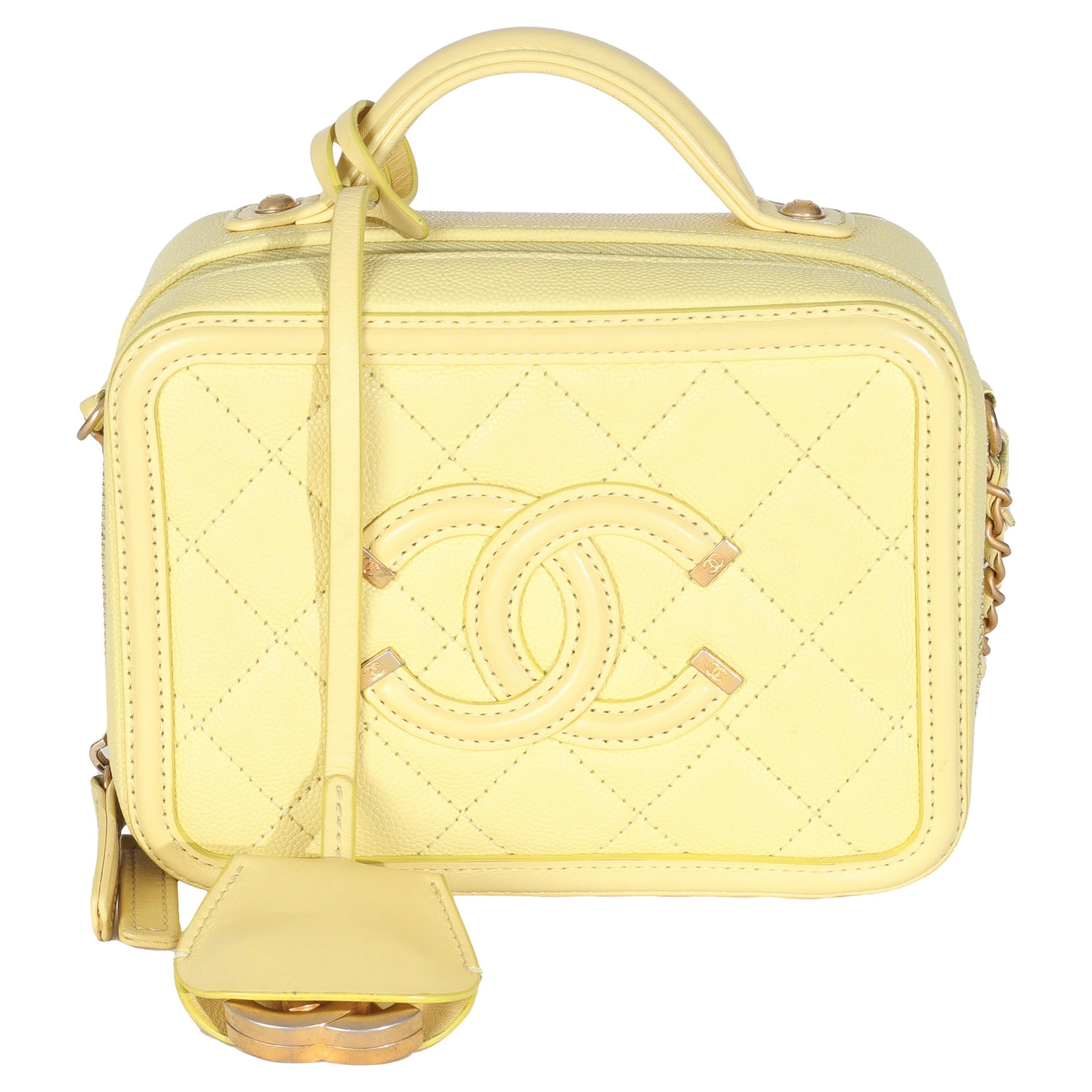 Chanel Jaune Caviar matelassé Petit CC Filigrane Vanity Case en vente