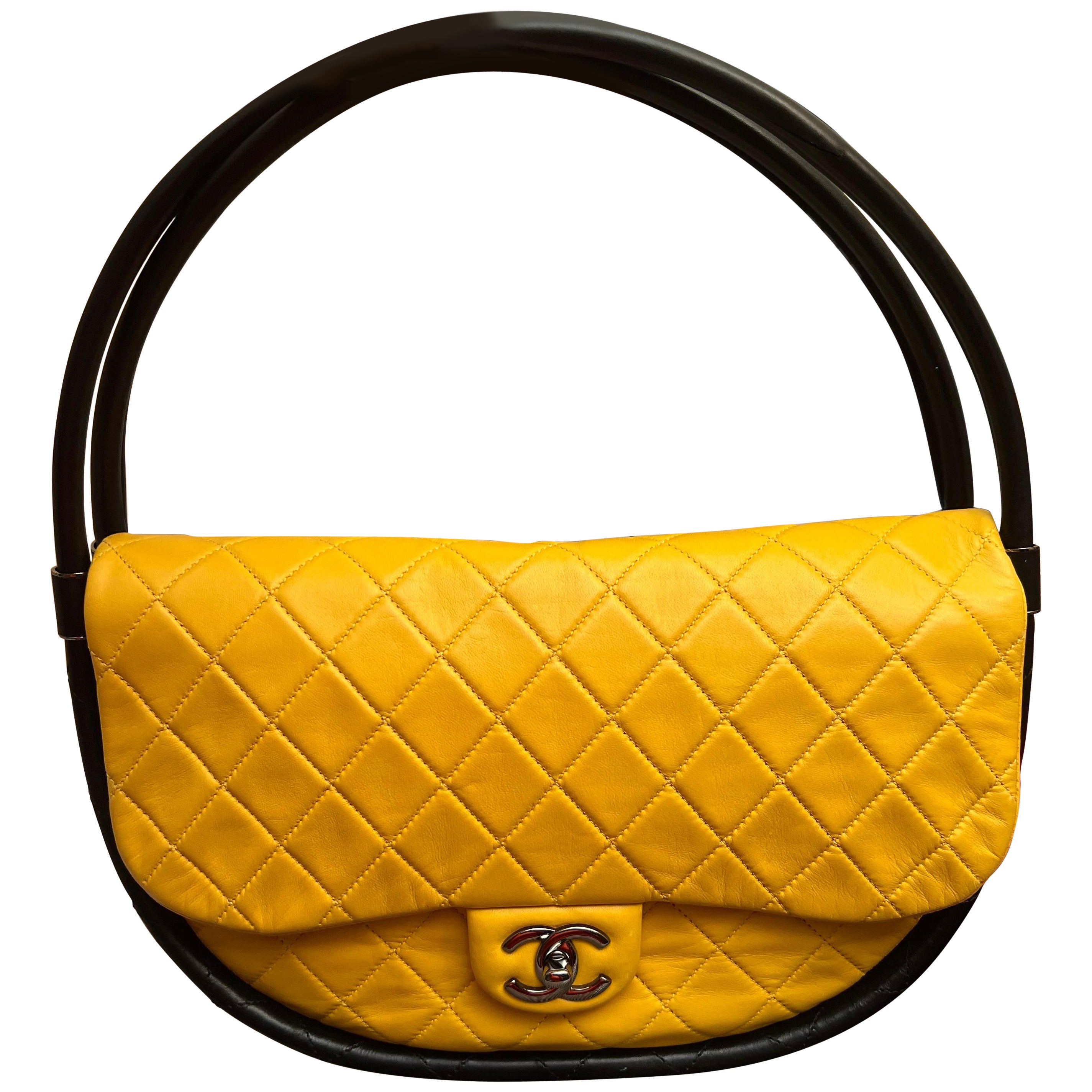 Chanel Gelbe gesteppte Hula Hoop Tasche aus Lammfell Medium im Angebot