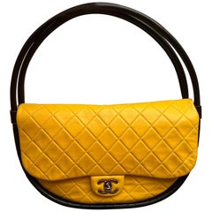 Chanel Gelbe gesteppte Hula Hoop Tasche aus Lammfell Medium