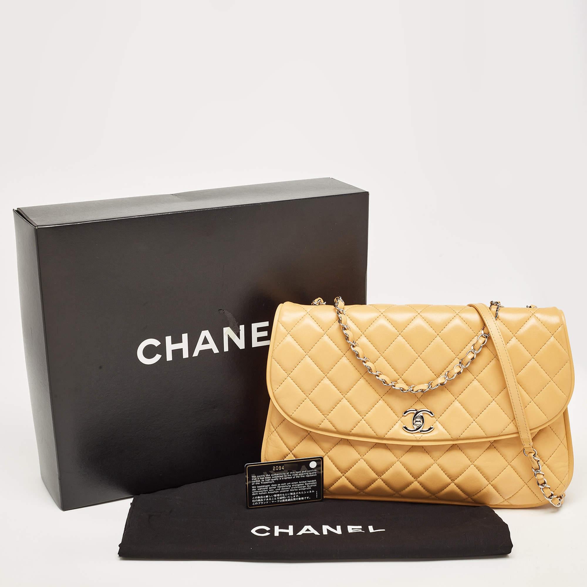 Chanel Yellow Quilted Leather Large Pagode Piping Flap Bag For Sale 13
