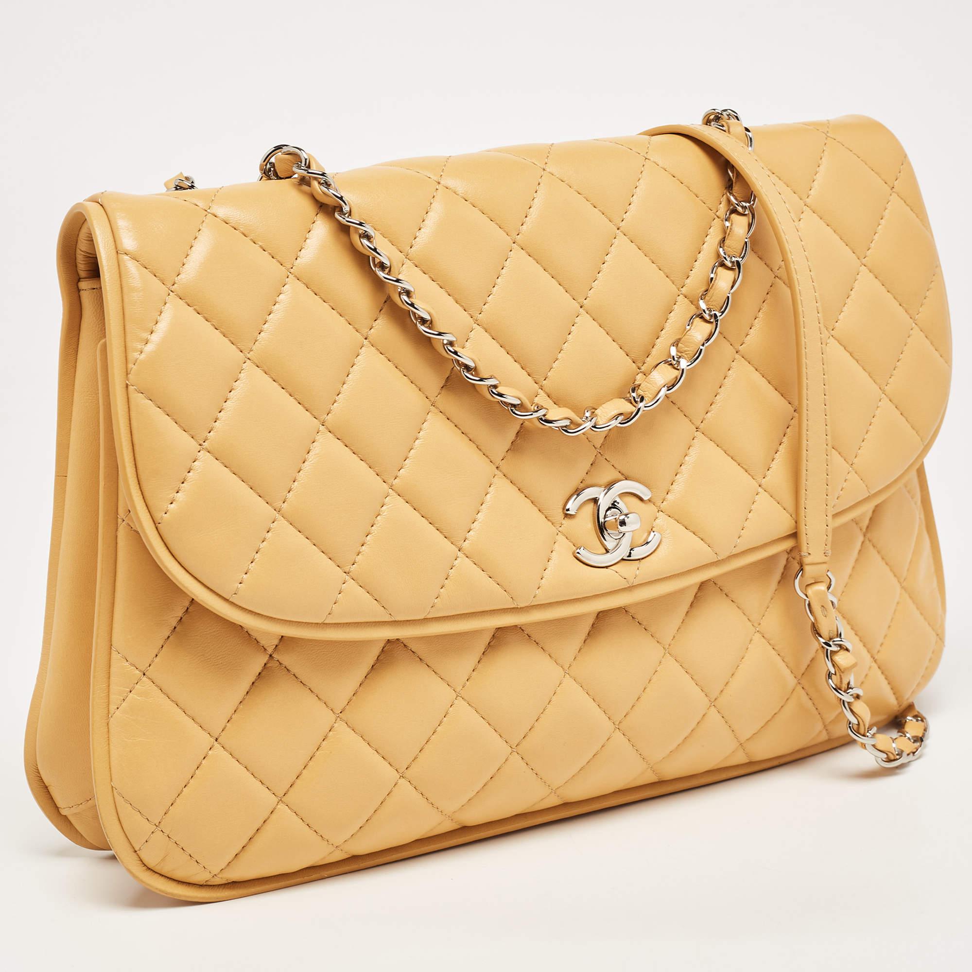 Chanel Yellow Quilted Leather Large Pagode Piping Flap Bag In Good Condition For Sale In Dubai, Al Qouz 2